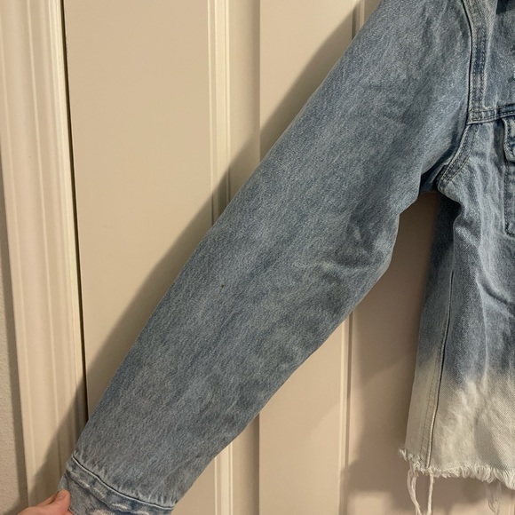 Vervet Los Angeles Distressed Denim Jean Jacket - Picture 4 of 7